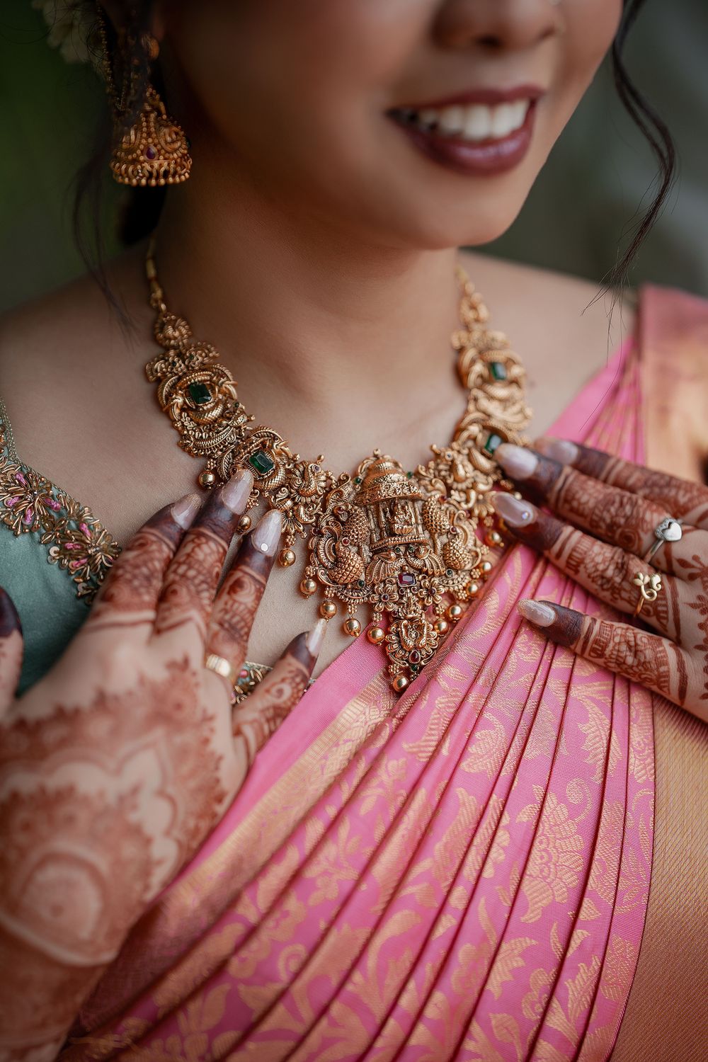 Mathivadhani & Aravind — photograph 5